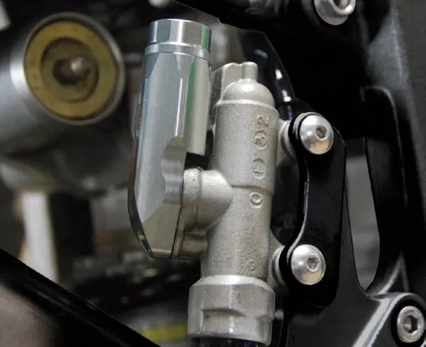 Integrated Rear Brake Reservoirs – Aluminum